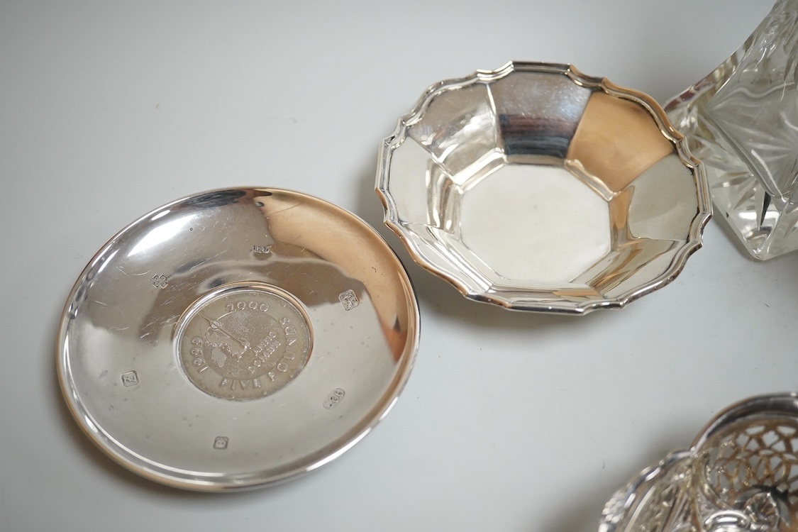 Sundry silver including two George V silver sauce boats, a silver café au lait pot, a small silver cream jug, three small silver dishes, a silver mounted glass sugar sifter and a silver mounted glass ashtray.